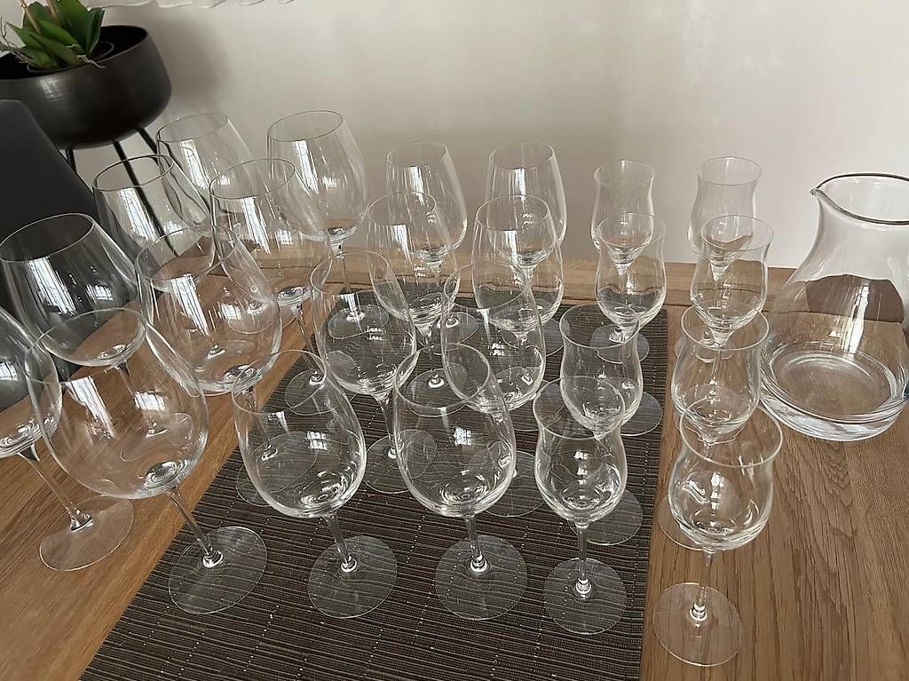 Karaffen: Gläser und Wasserkrug – Gebraucht aus Ilanz von nvi_9r69