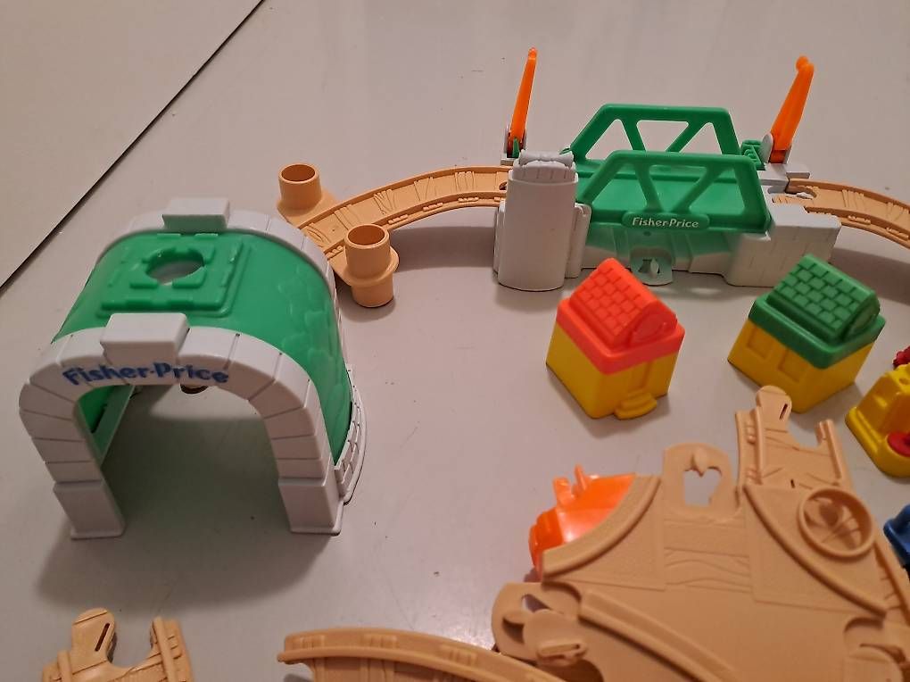 Jouets: Fisher Price Eisenbahn – D'occasion à Neftenbach par Ctruempi 1