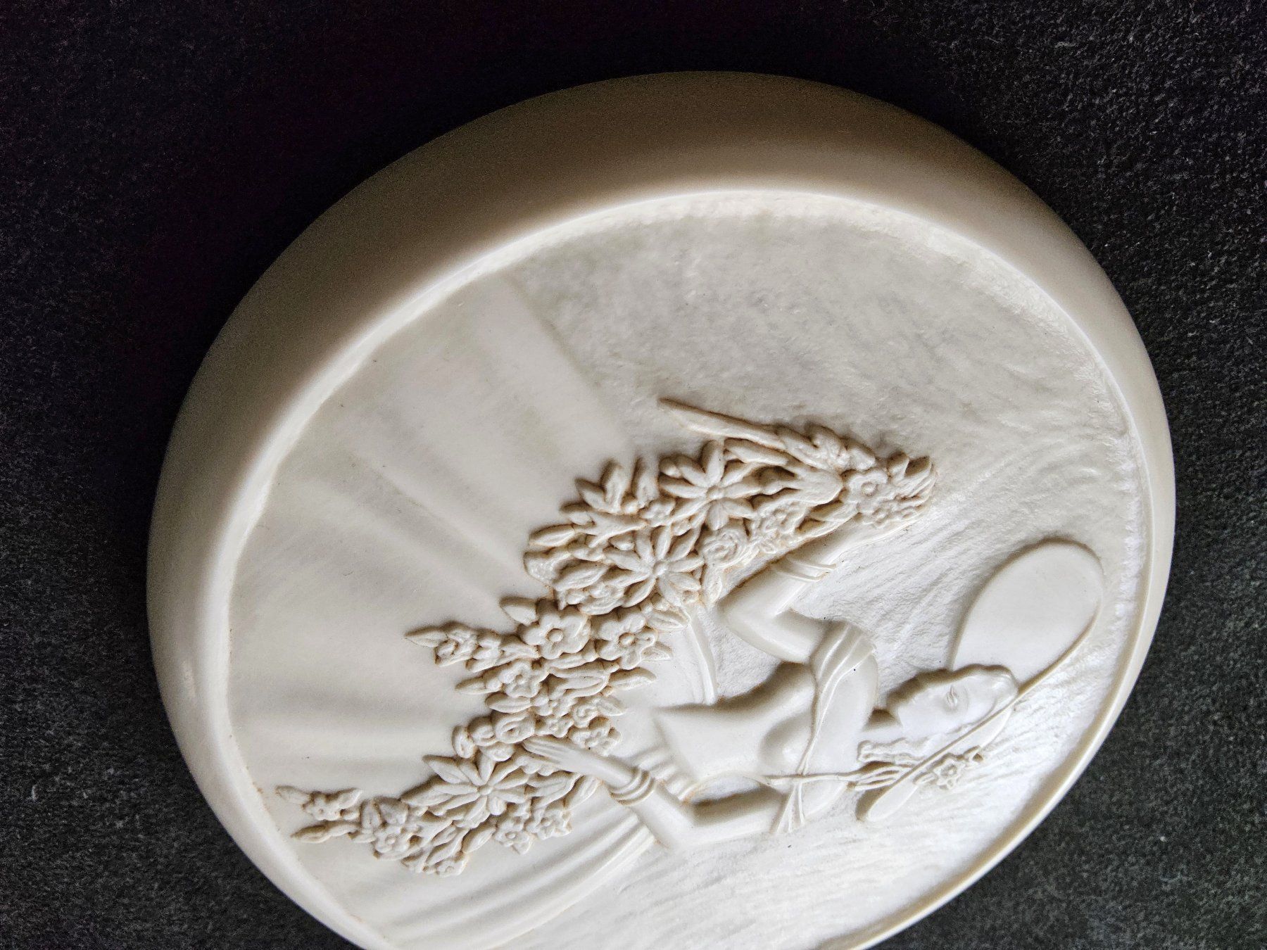 Sonstige Dekorationen & Accessoires: Alte BAKELIT Dose mit romantischem Motiv ca 1920-30 – Gebraucht aus Zürich von sanwit 5