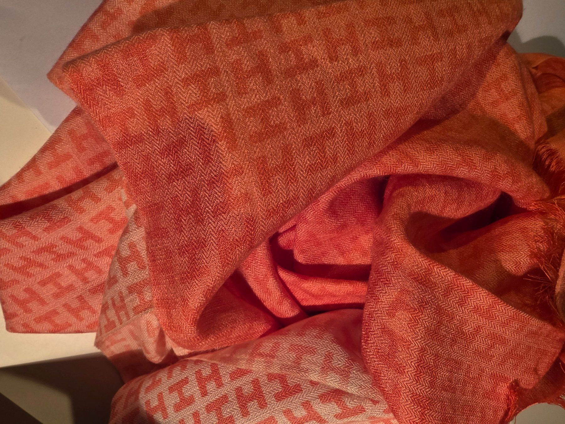 Hemisphere Foulards, Tücher & Schals: HEMISPHERE SCHAL CORAL/LACHS – Gebraucht aus Adlikon von jahr01 7