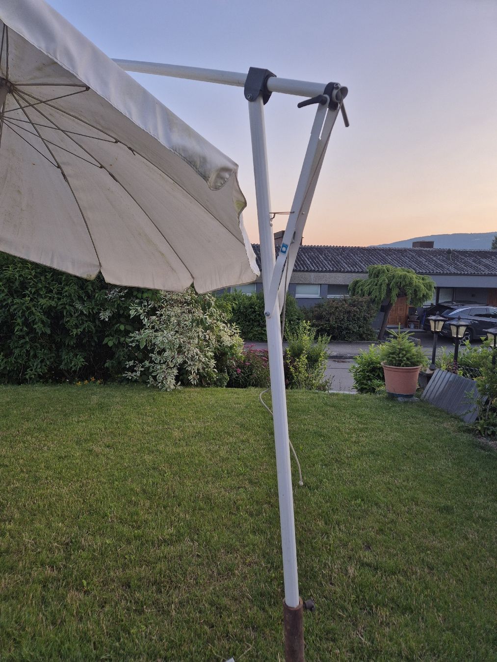 Ombrelloni: parasol blanc d'occasion – Usato da Orpund venduto da RoyOrbison 2