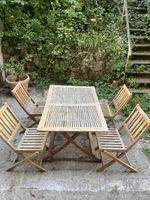 Gartentisch mit vier Stühlen
