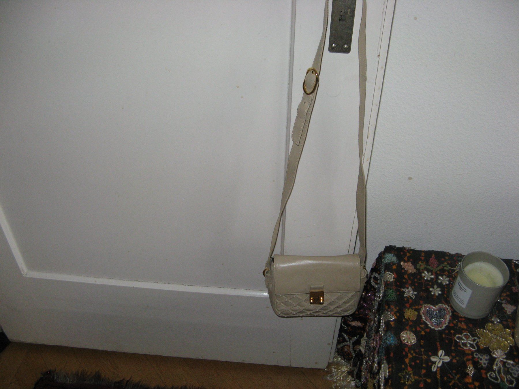 Taschen für Damen: kleine Tasche beige Leder Locher – Gebraucht aus Zürich von apil 3