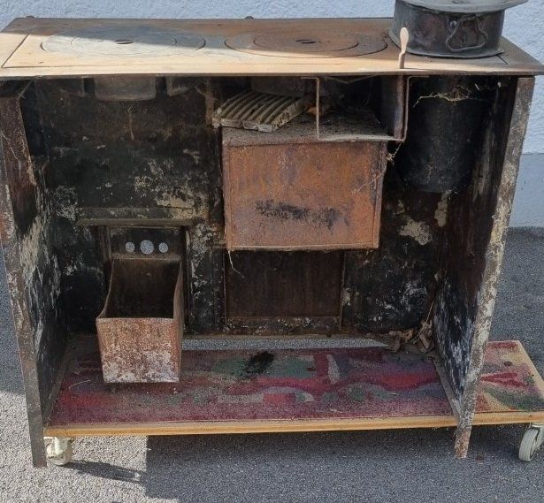 Altri mobili d'antiquariato: Alter Holz-/Kohleherd – Deko oder Restaurierungsprojekt – Usato da Flums venduto da Flumsantik 8