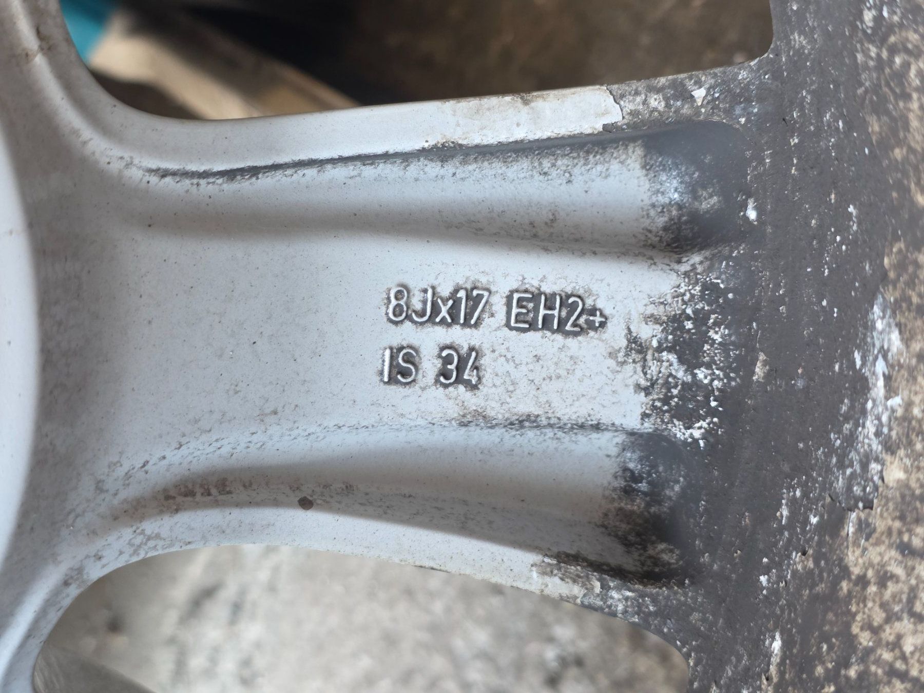 BMW Pneus & Roues: BMW Winterräder E90 E91 E92 E93 – D'occasion à Aarberg par power80 9