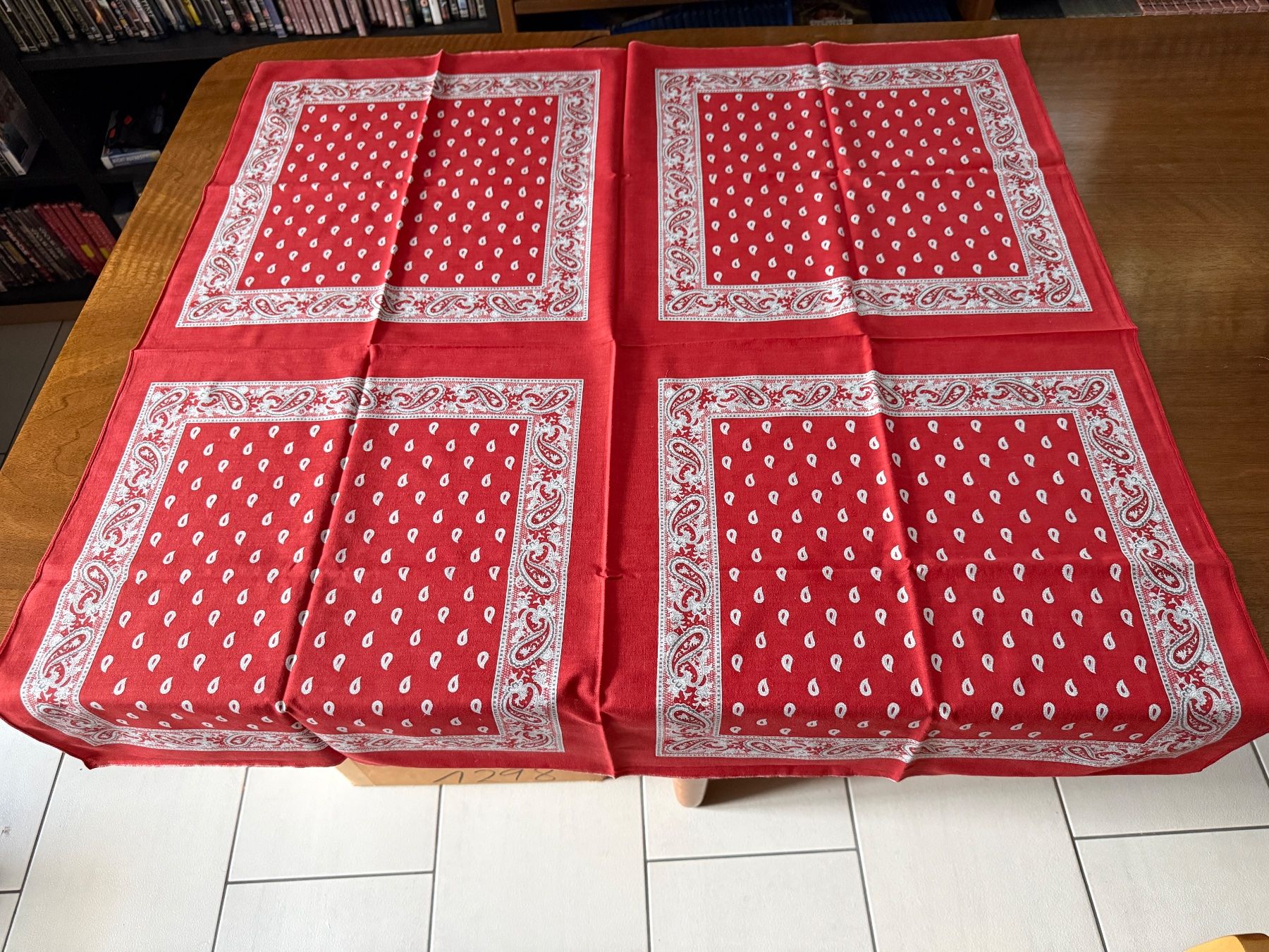 Sonstige Tischwäsche: Tischdecke rot Paisley Muster 95x100cm – Gebraucht aus Erstfeld von Uhu1980 1