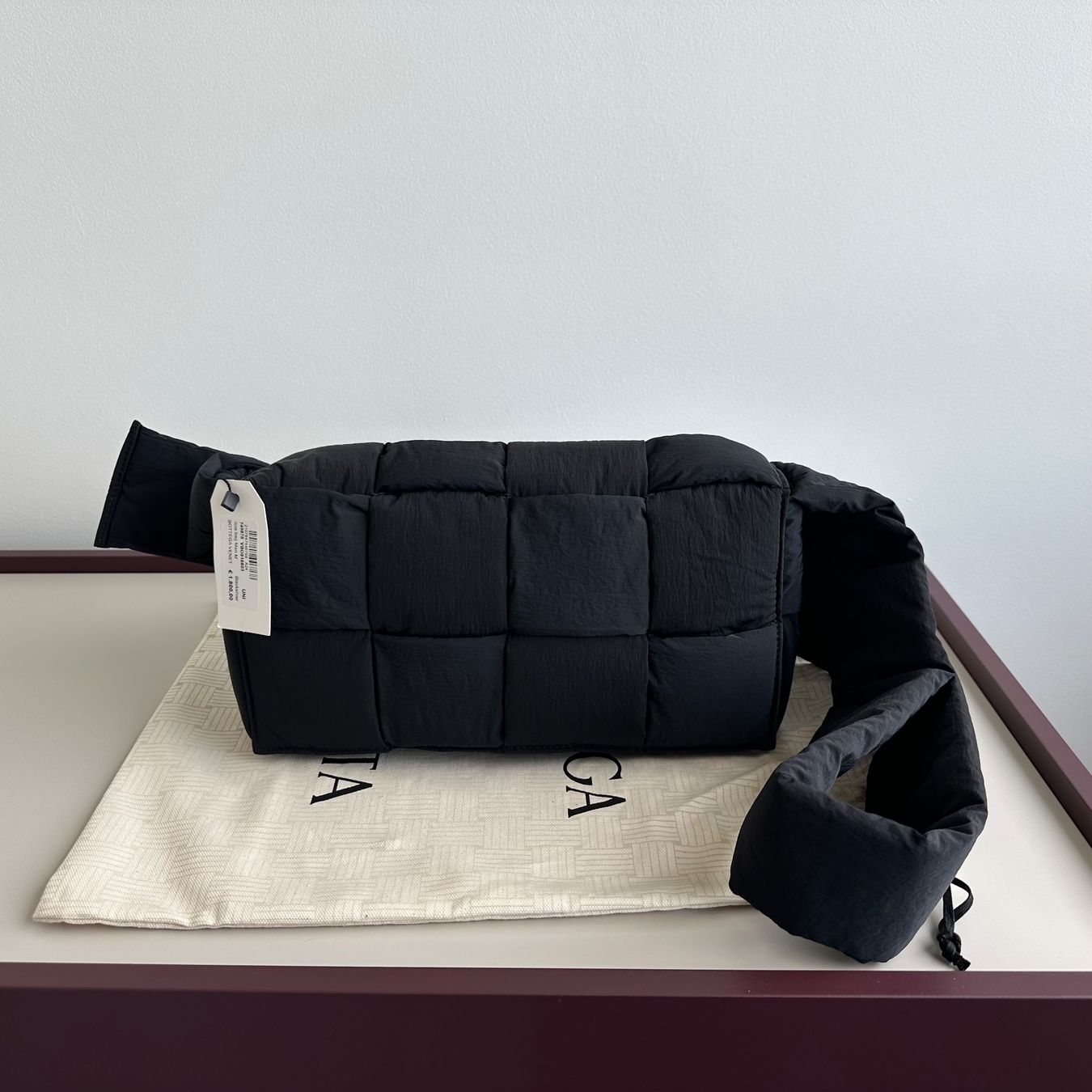 Bottega Veneta Borse: Bottega Veneta Padded Tech Cassette Bag – Nuovo e nell'imballaggio originale da Basel venduto da daniel_daiu 1