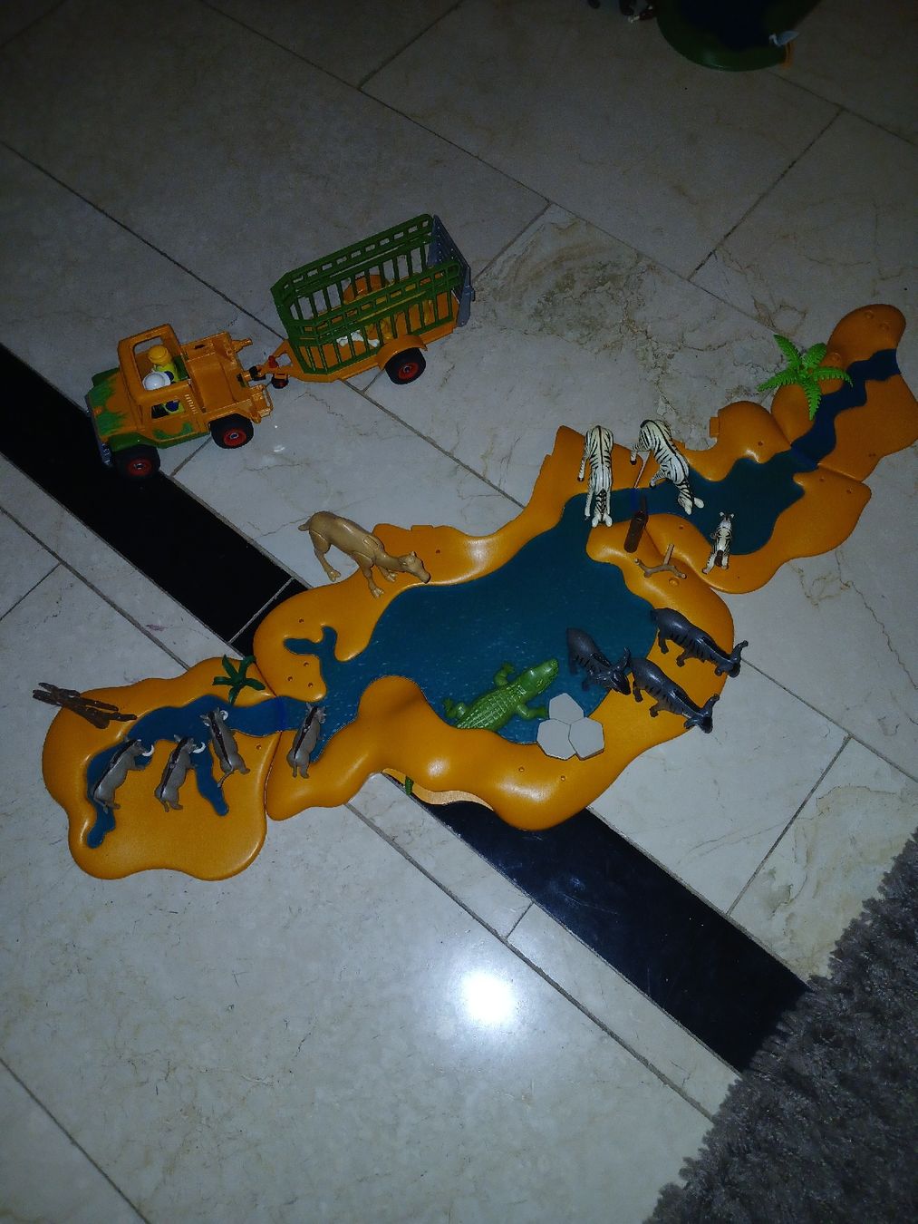 Playmobil Giocattoli: playmobil savane mit auto – Usato da Reichenburg venduto da Tutti81