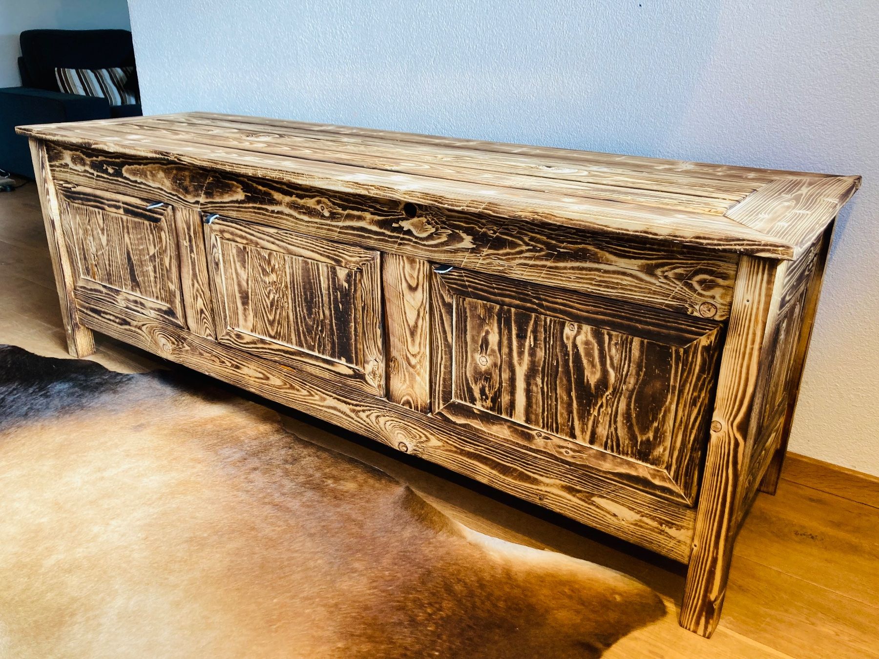 Cassettiere: Schönes Sideboard aus Fichte geflammt – Nuovo (secondo la descrizione) da Domat/Ems venduto da Stein_und_Holzbruch 2