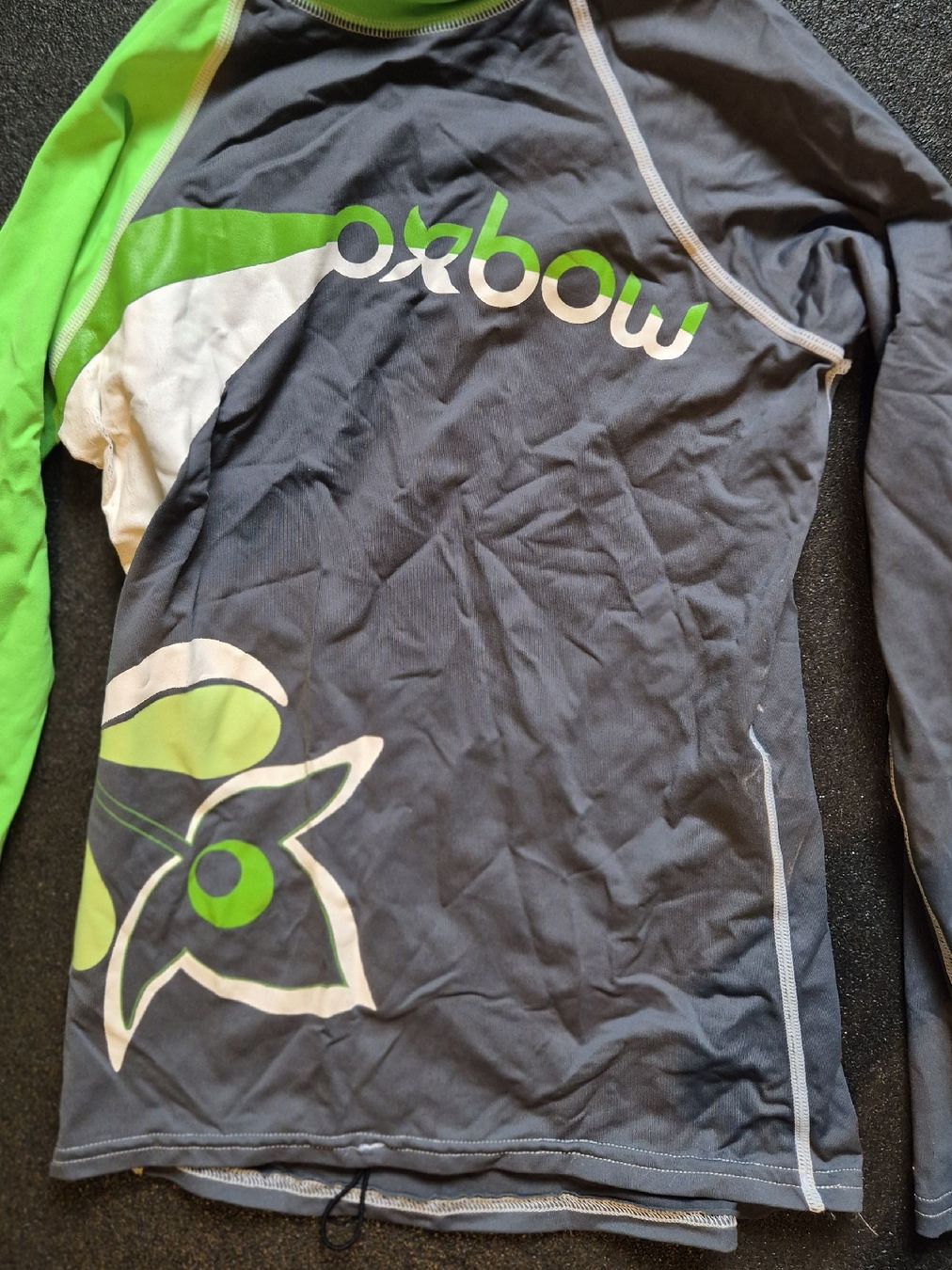 T-Shirts: UV Surf Langarmshirt Grösse M – Gebraucht aus Chur von olipue