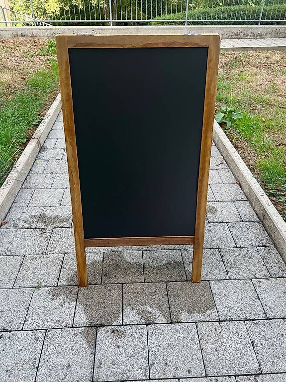 Lavagne: Tafel mit Holzrahmen, doppelseitig, gebraucht – Usato da Oberwil BL venduto da t-jay-double-u 2