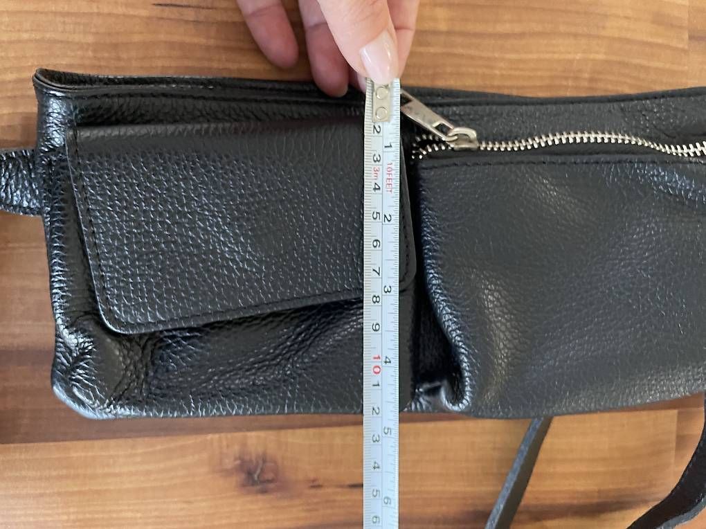Taschen für Damen: Crossbodybag aus schwarzem Leder – Gebraucht aus Auslikon von fundance 3