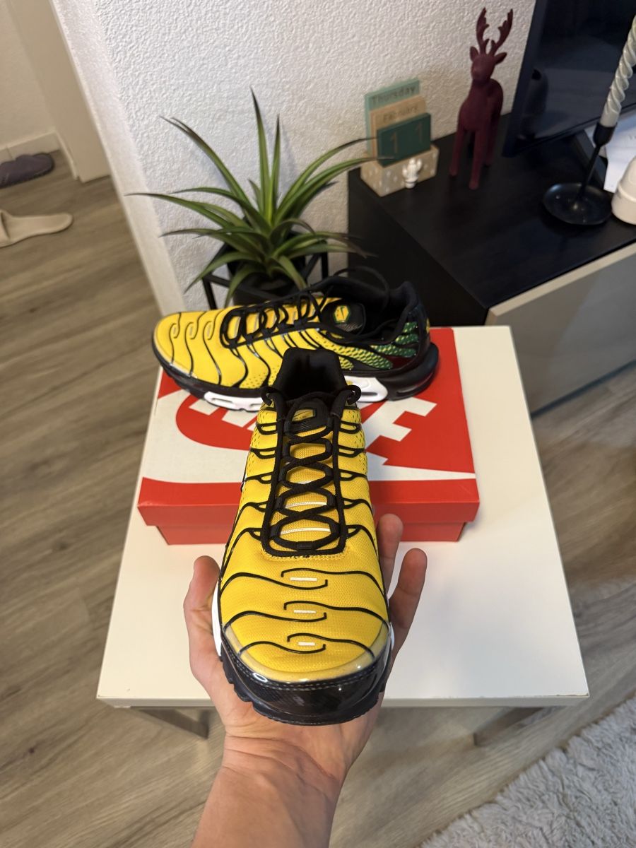 Nike Scarpe da uomo: Nike TN Air Max Plus jaune/noir pointure 45.5 – Nuovo e nell'imballaggio originale da Urtenen-Schönbühl venduto da Big.sanad 3