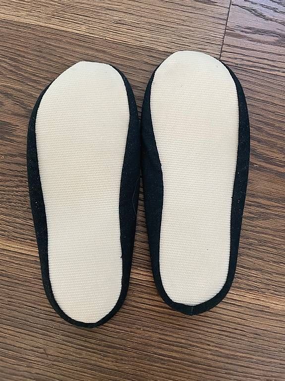 Herrenschuhe: Schwarze, neue Turnschlärpli in Gr. 32 – Gebraucht aus Muri b. Bern von dindlerothler 1
