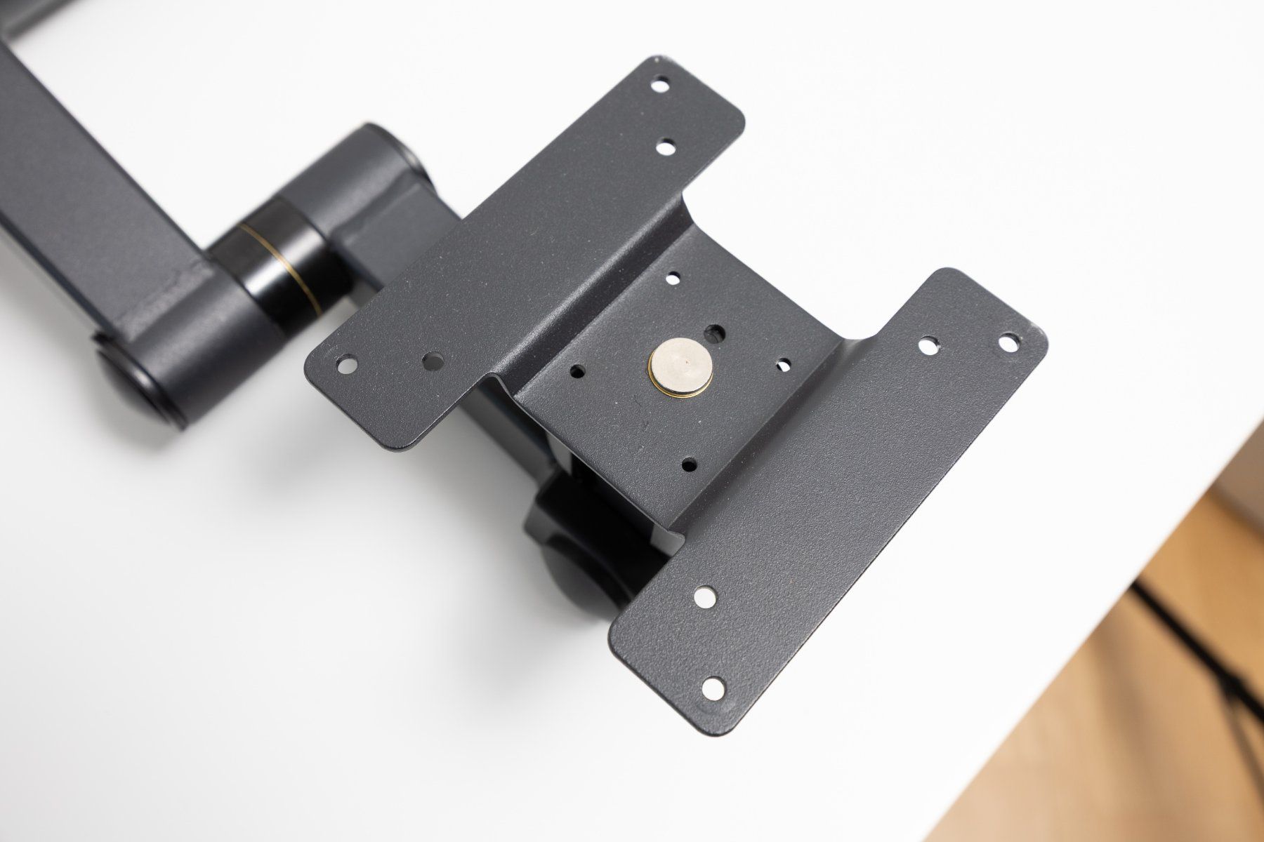 Support d'écran: Neomounts FPMA-D960BLACKPLUS – D'occasion à Chur par eurostile 4