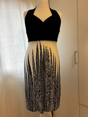 Schönes Sommerkleid, Grösse 38 schwarz-weiss gemustert