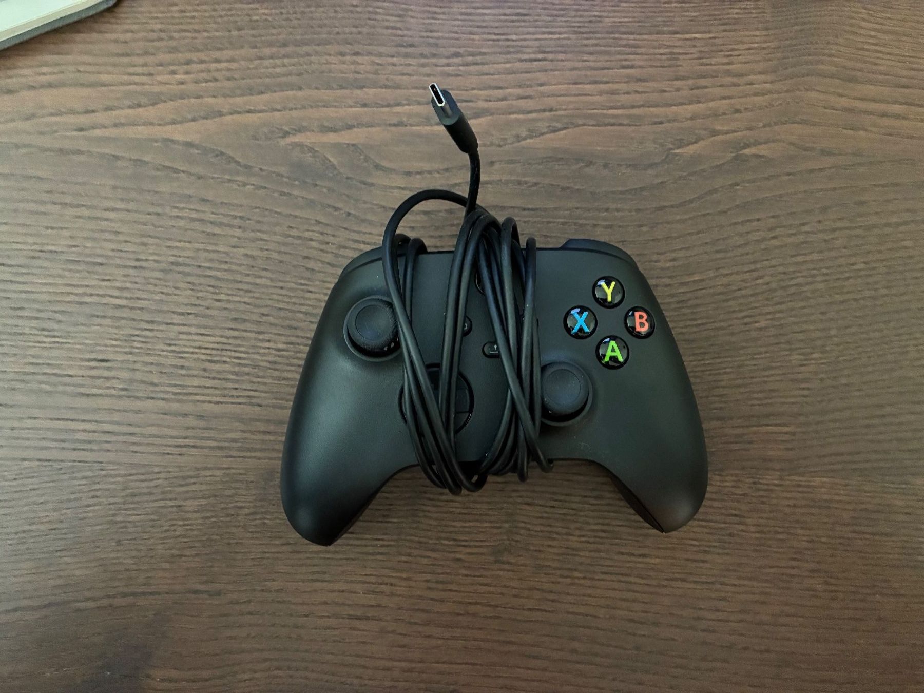 Microsoft Controller: Xbox Controller schwarz mit Kabel guter Zustand – Usato da Zürich venduto da Zacchi