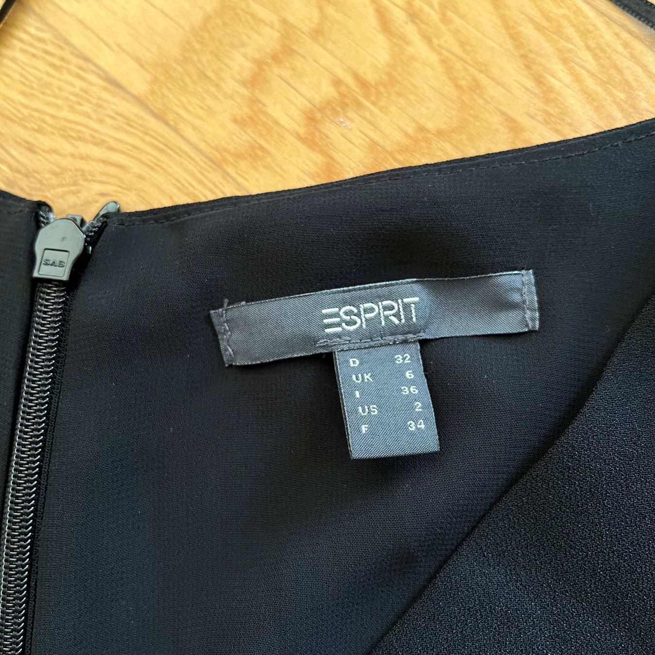 Esprit Vestiti: Kleid Esprit Grösse 32 – Usato da Glis venduto da lou.fr 2