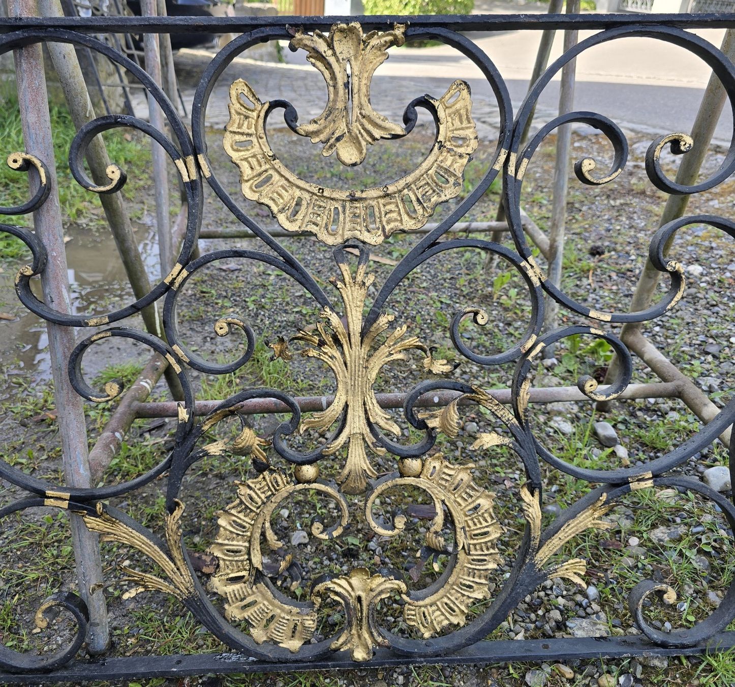 Gitter & Roste: historisches Schmiedeeisen-Gitter im Neobarock oder Rokoko – Gebraucht aus Rorschacherberg von snOOpydOg11 2