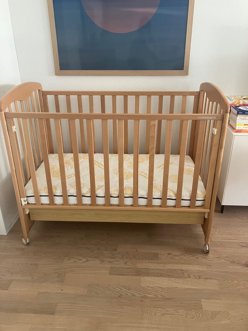 Betten: Lit bébé bois Foppapedretti + matelas EUP47 – Gebraucht aus Zürich von MariondeZurich
