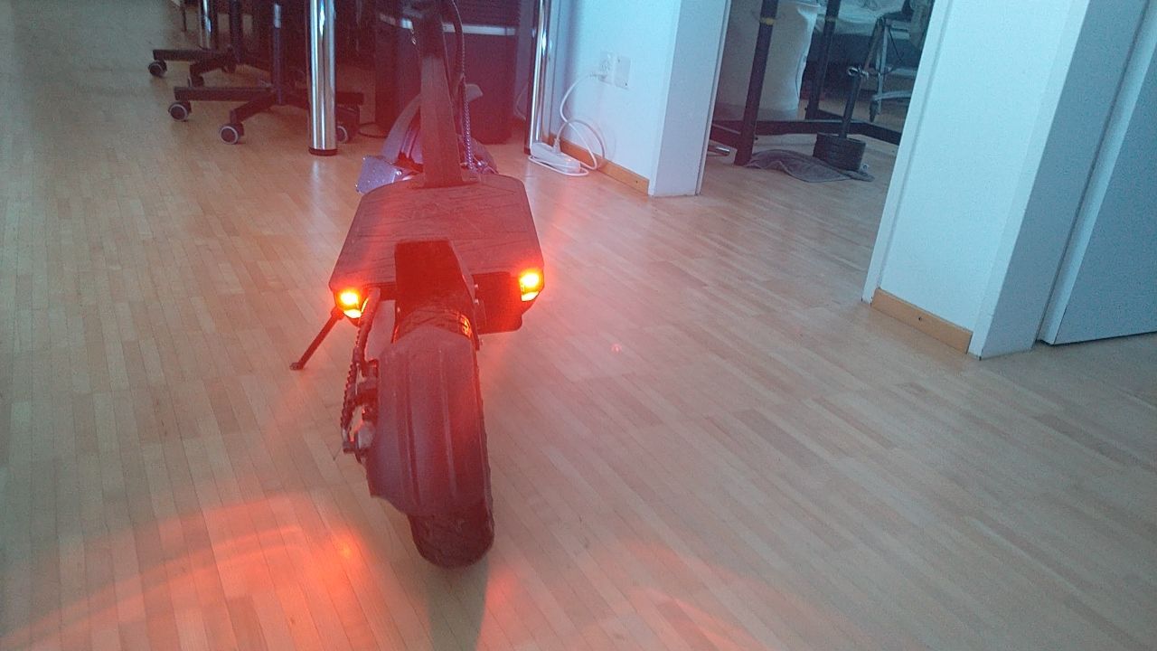 Scooters: VMax R55 Usain Rolled E-Scooter – Gebraucht aus Therwil von Mearo 1