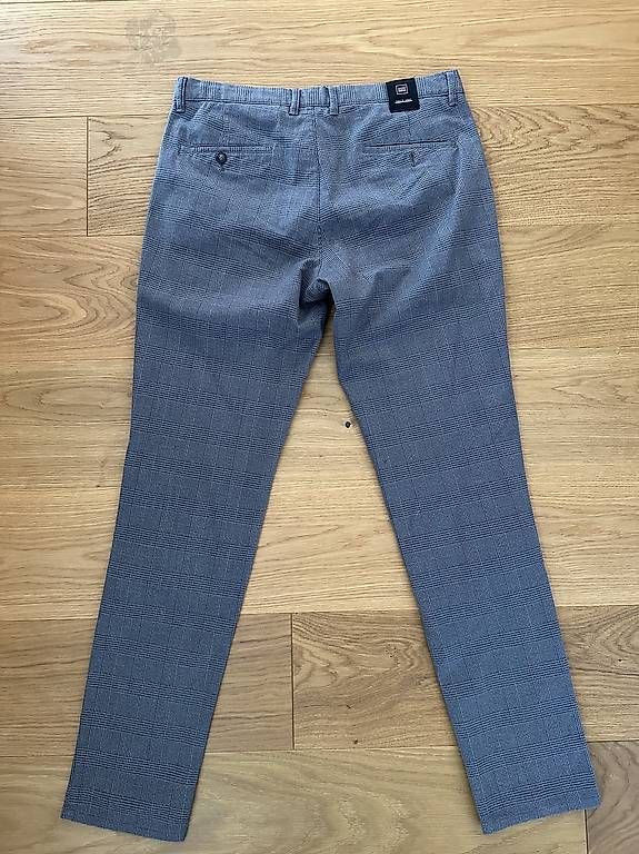 Pantaloni: Stoffhose grau Grösse 50 ungetragen – Nuovo (secondo la descrizione) da St. Gallen venduto da iva_yxh2 1