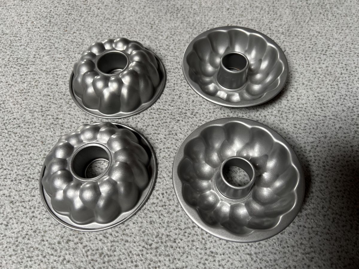 Teglie da forno: 4er Set Gugelhopfformen – Nuovo (secondo la descrizione) da Kirchberg BE venduto da Bergdorf16