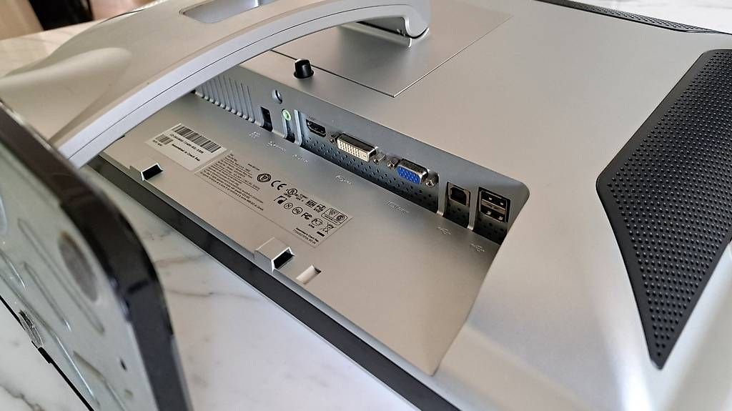 Dell Monitor: Dell 22" Monitor mit Webcam  SP2208WFP – Usato da Basel venduto da Phillip_G 1