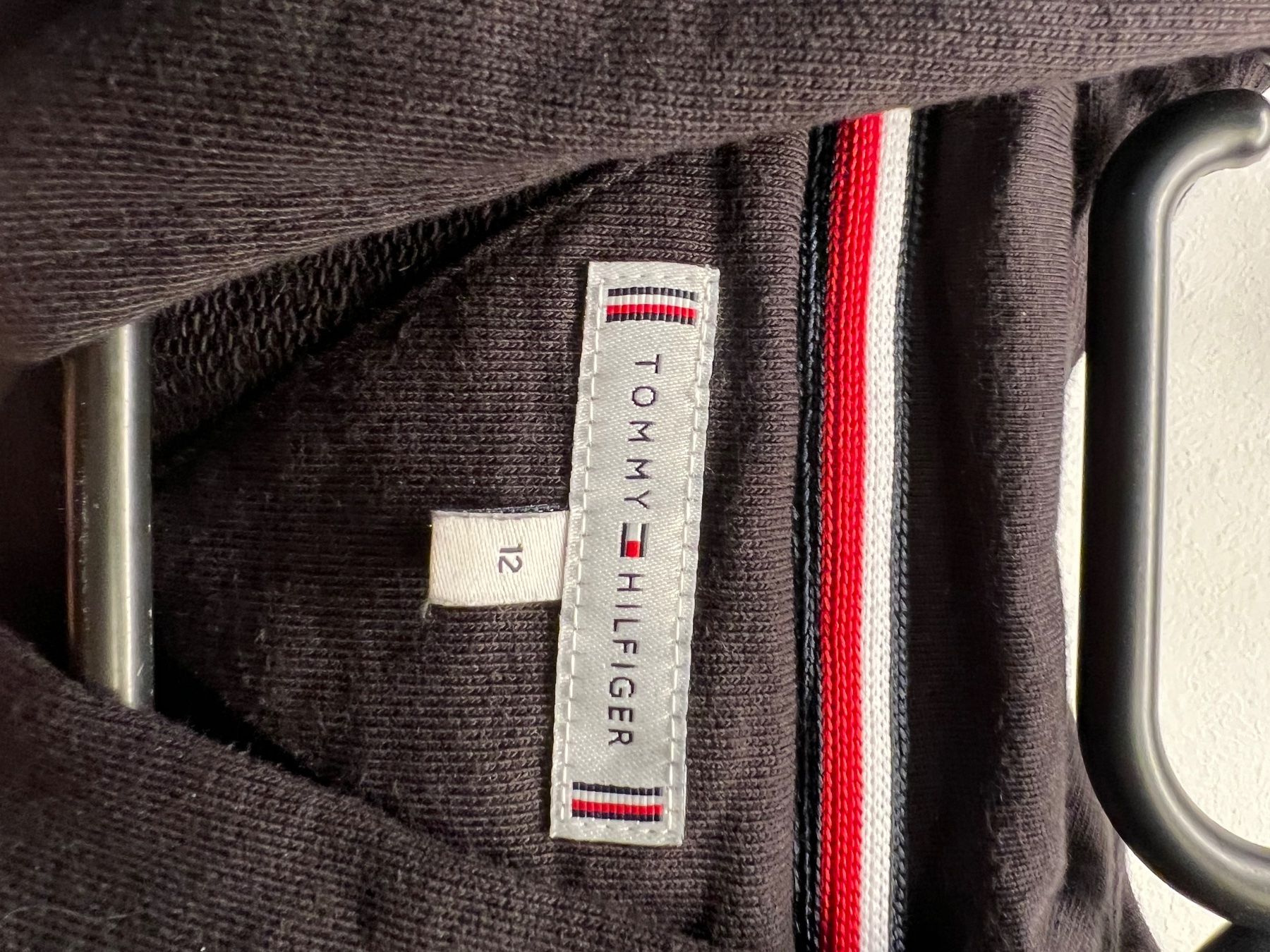 Tommy Hilfiger Pullover & Sweatshirts: Tommy Hilfiger Hoodie Kinder – Gebraucht aus Schlieren von svenbaettig 1
