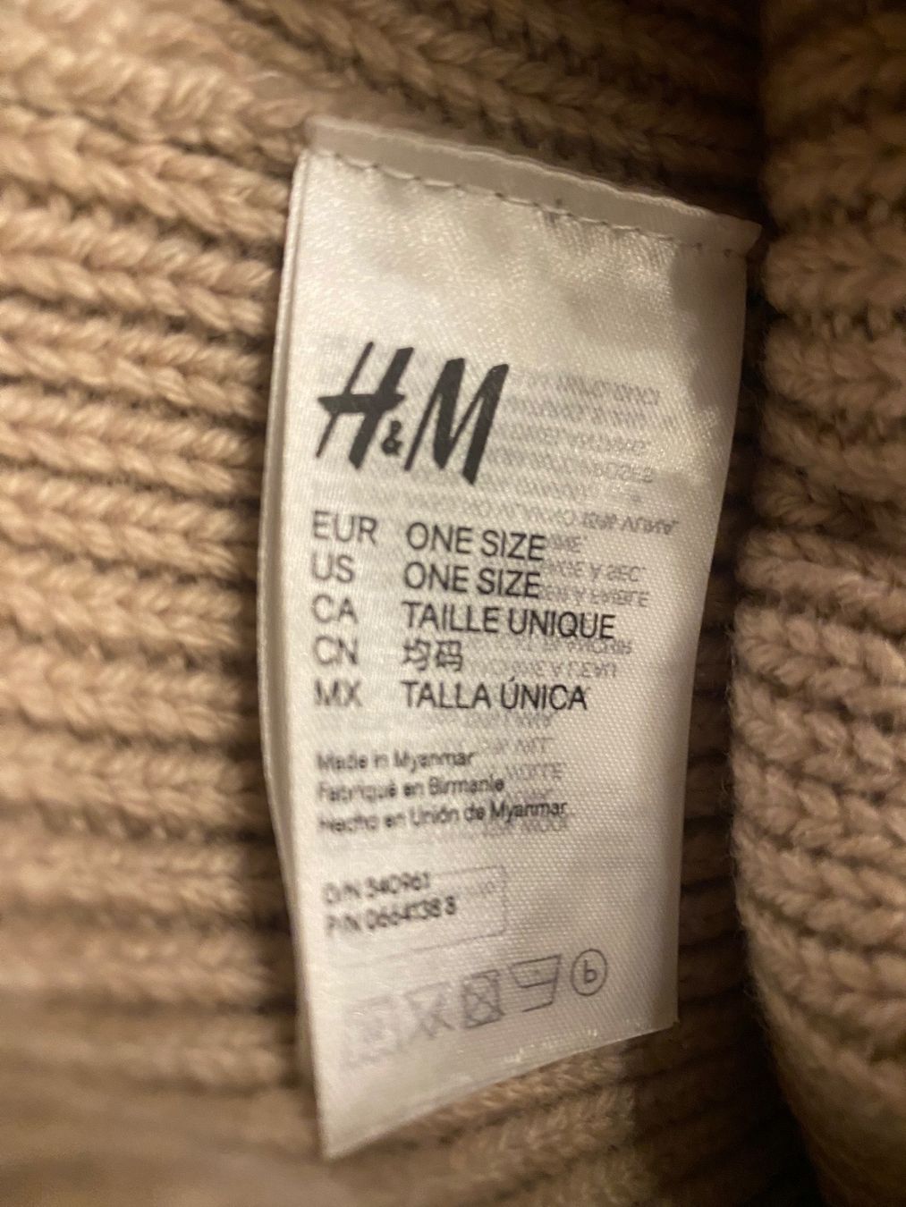 Hüte, Mützen & Caps: Bommelmütze von H&M One Size – Gebraucht aus Merenschwand von R-R-R 2