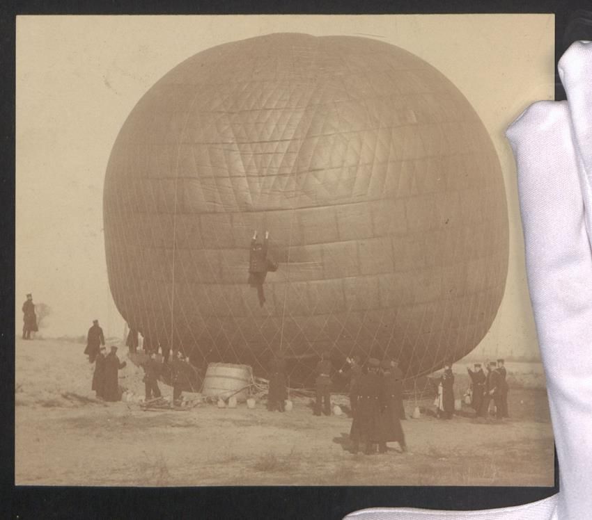 Fotografie &  Plakate: Fotografie Luftschiffer mit Ballon, Sold – Gebraucht aus Berlin von bartko-reher