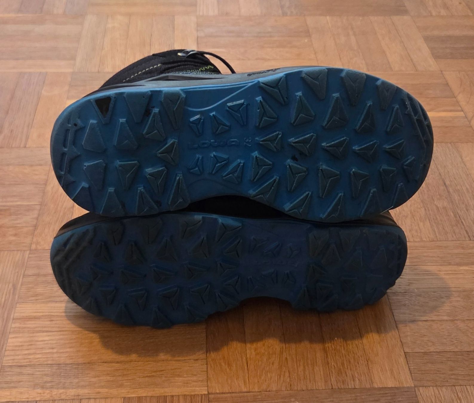 Lowa Scarpe da uomo: Wanderschuhe Lowa, Gr. 32 – Usato da Basel venduto da Mccasi 2