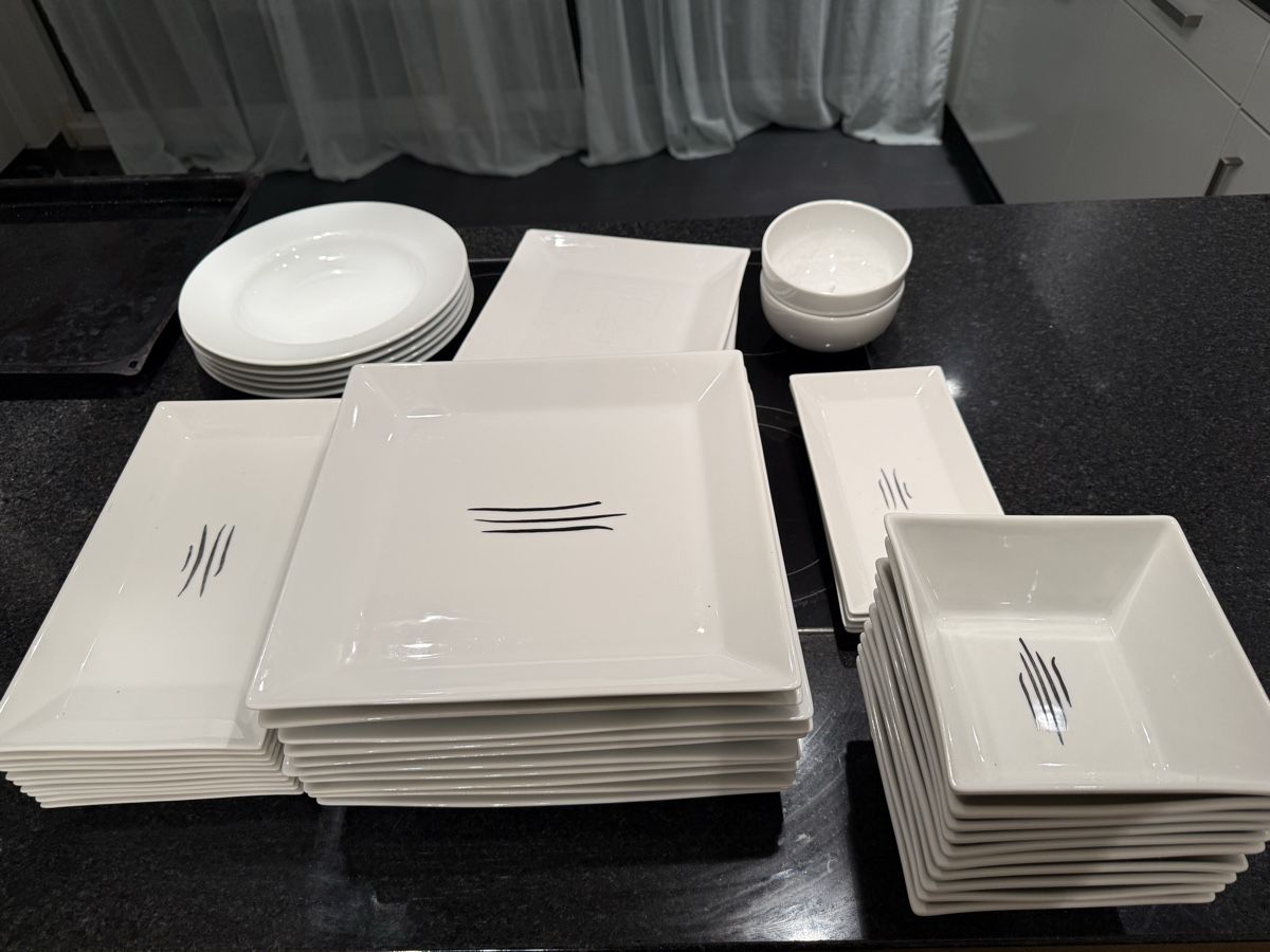 Set di piatti: Geschirr-Set, weiss 40 Stück – Usato da Arbon venduto da DominiqueBergue 2