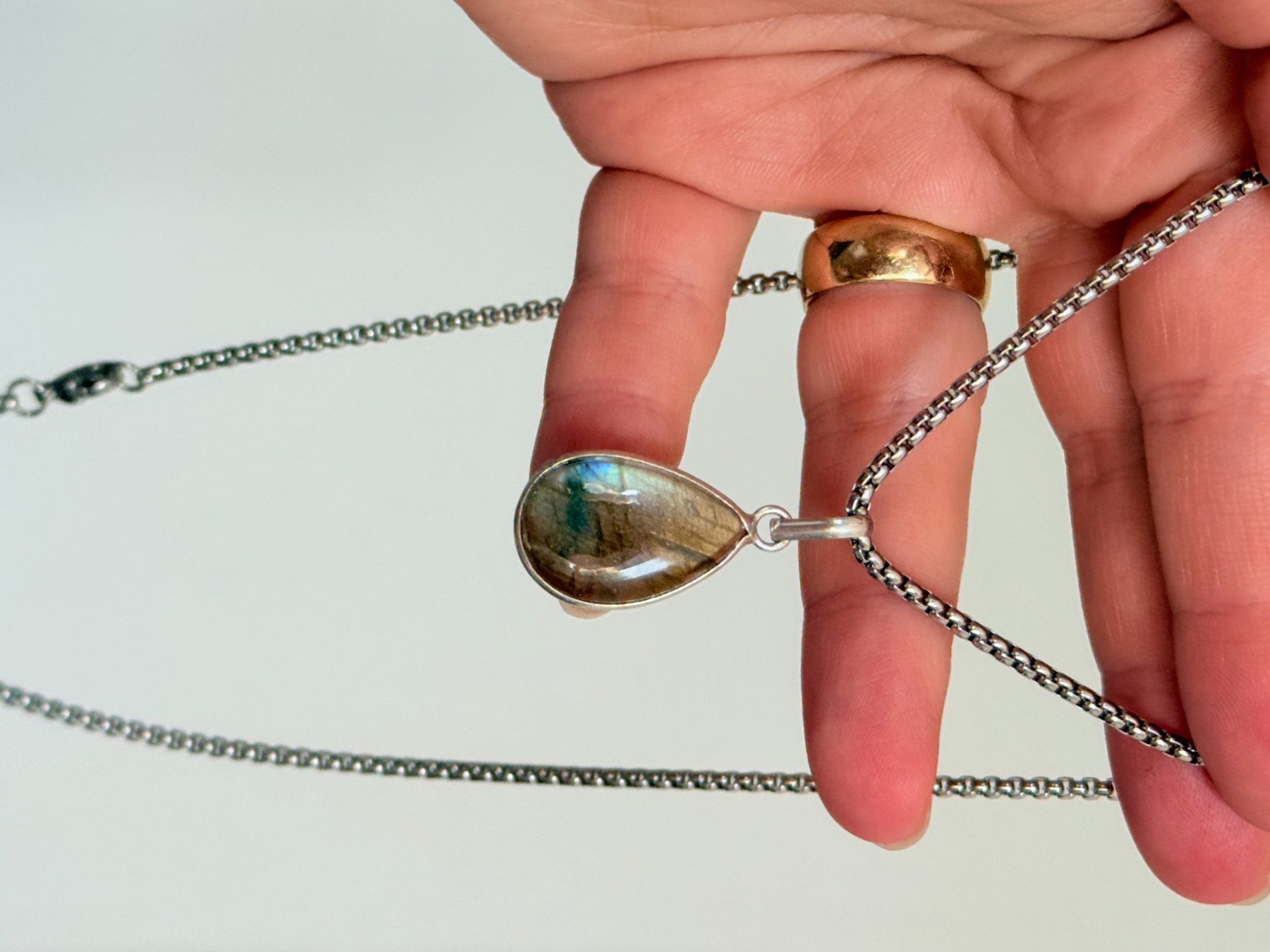 Catenine: Fashionable labradorite necklace – Nuovo e nell'imballaggio originale da Genève venduto da AGBERG 1