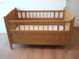 Kinderbett, Babybett, Holz; inkl. Rost und Matratze