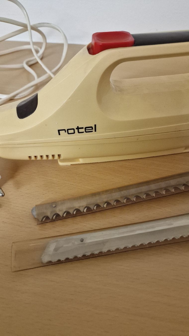 Rotel Küchengeräte: Rotel Elektromesser mit 2 Klingen gebraucht – Gebraucht aus Herisau von Antiques.AR 1