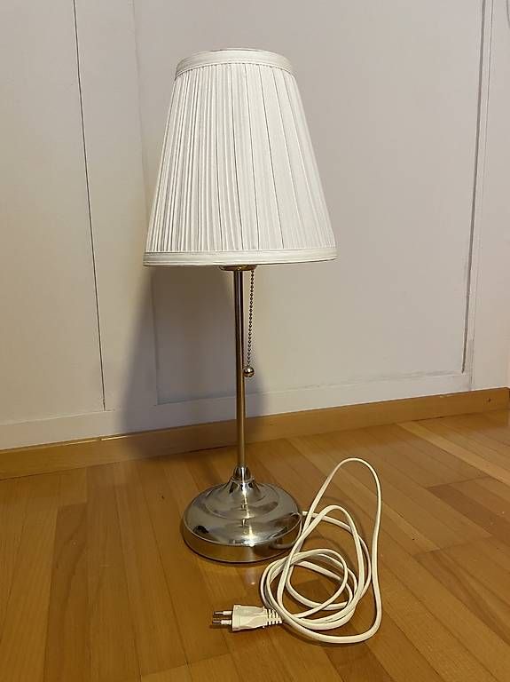 Ikea Lampade: Ikea Nachttischlampe – Usato da Niederteufen venduto da cyrhar