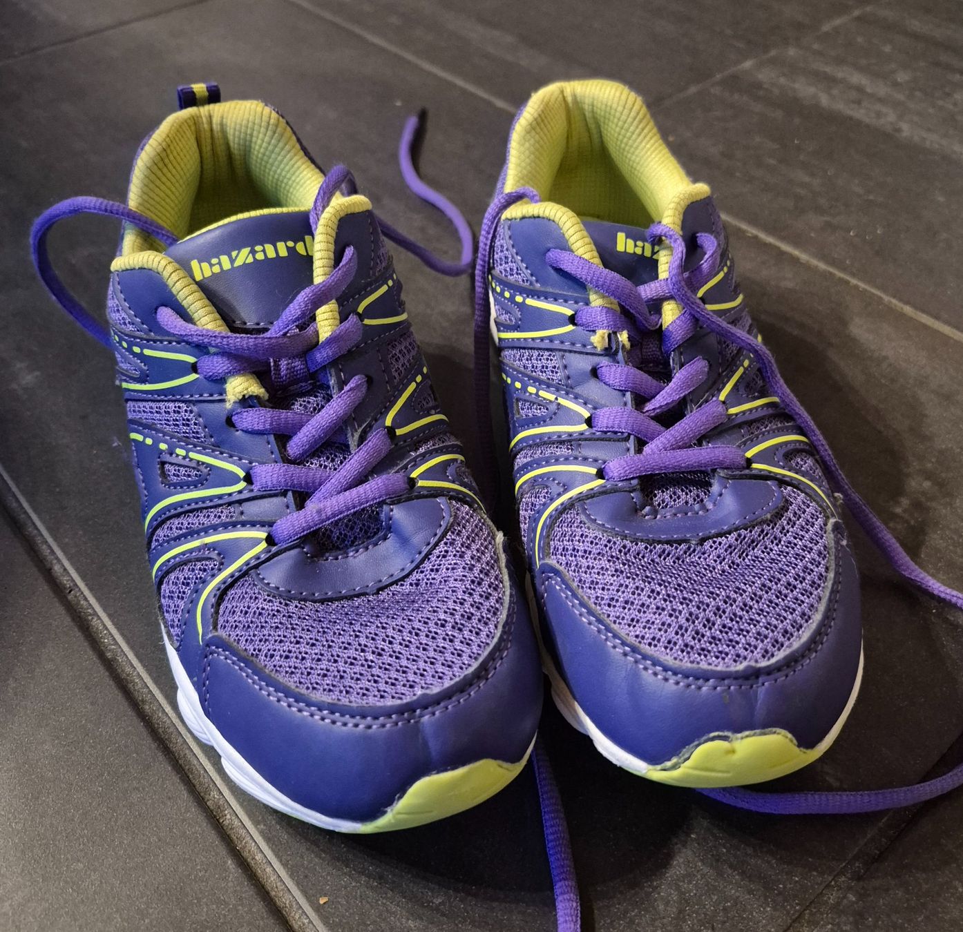 Scarpe per ragazze: Turnschuh Gr. 35 – Usato da Tscherlach venduto da aldi14