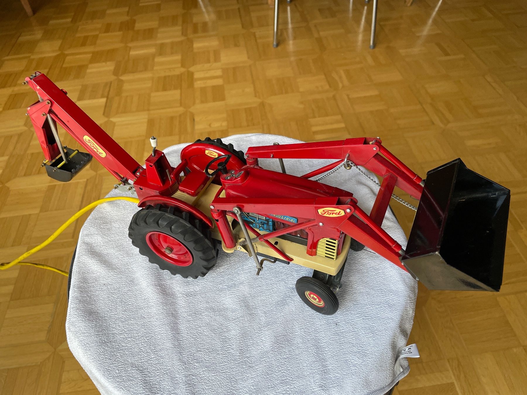 Giocattoli: Ford Industrial Tractor Diesel 4000 – Usato da Zell ZH venduto da pascho01 1
