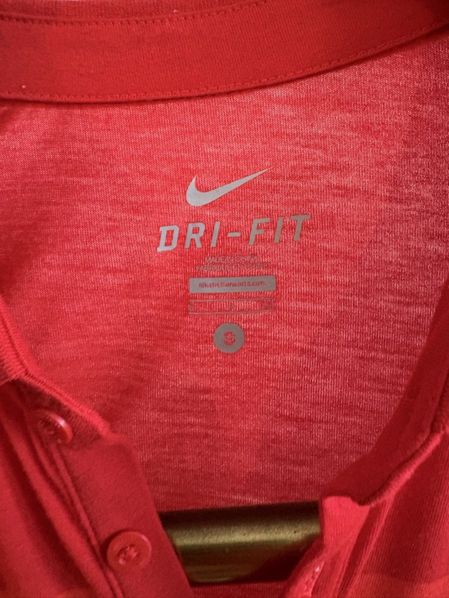 Nike Magliette Polo: Polo Nike Dri-Fit rouge rayé, Size S – Usato da Neuchâtel venduto da sharposneaks 1