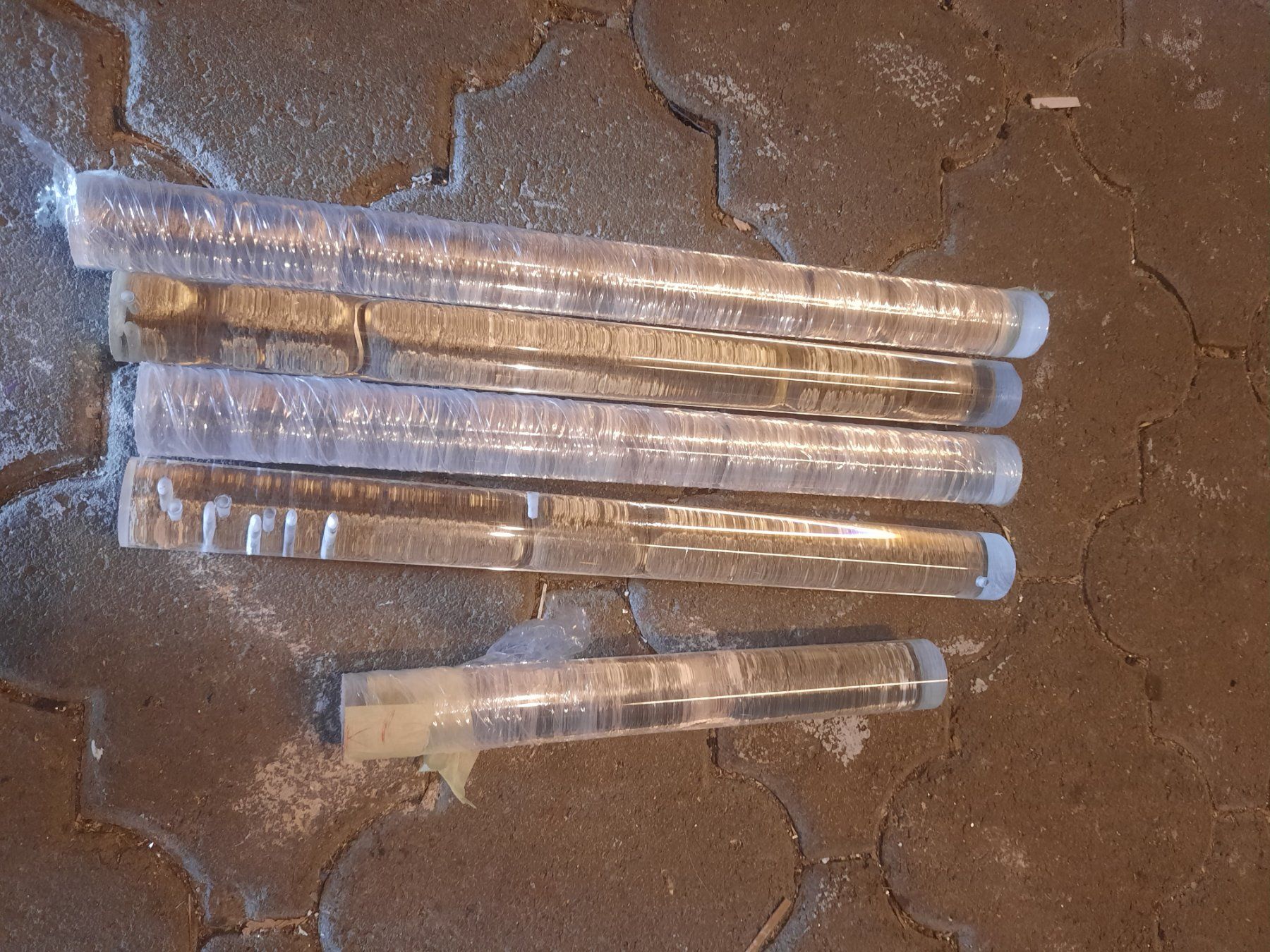 Piatti di portata: Plexiglas RESTSTÜCKE 30mm und 40mm Rundstab – Usato da Rorbas venduto da Fugsuzo 1