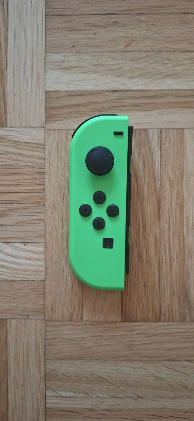 Nintendo Konsolen: 2 neuwertige Joy-Cons mit Aufladehalterung – Neu (gemäss Beschreibung) aus St. Gallen von samfuel 2