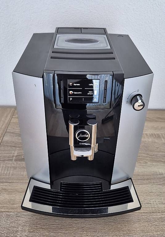 Jura Kaffeemaschinen & Espressomaschinen: Jura Kaffeevollautomat E600 – Gebraucht aus Sursee von Marcelo.22