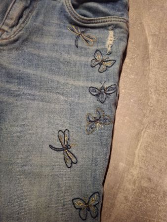 Pantalon jeans broderie papillon taille 36 marque C&A