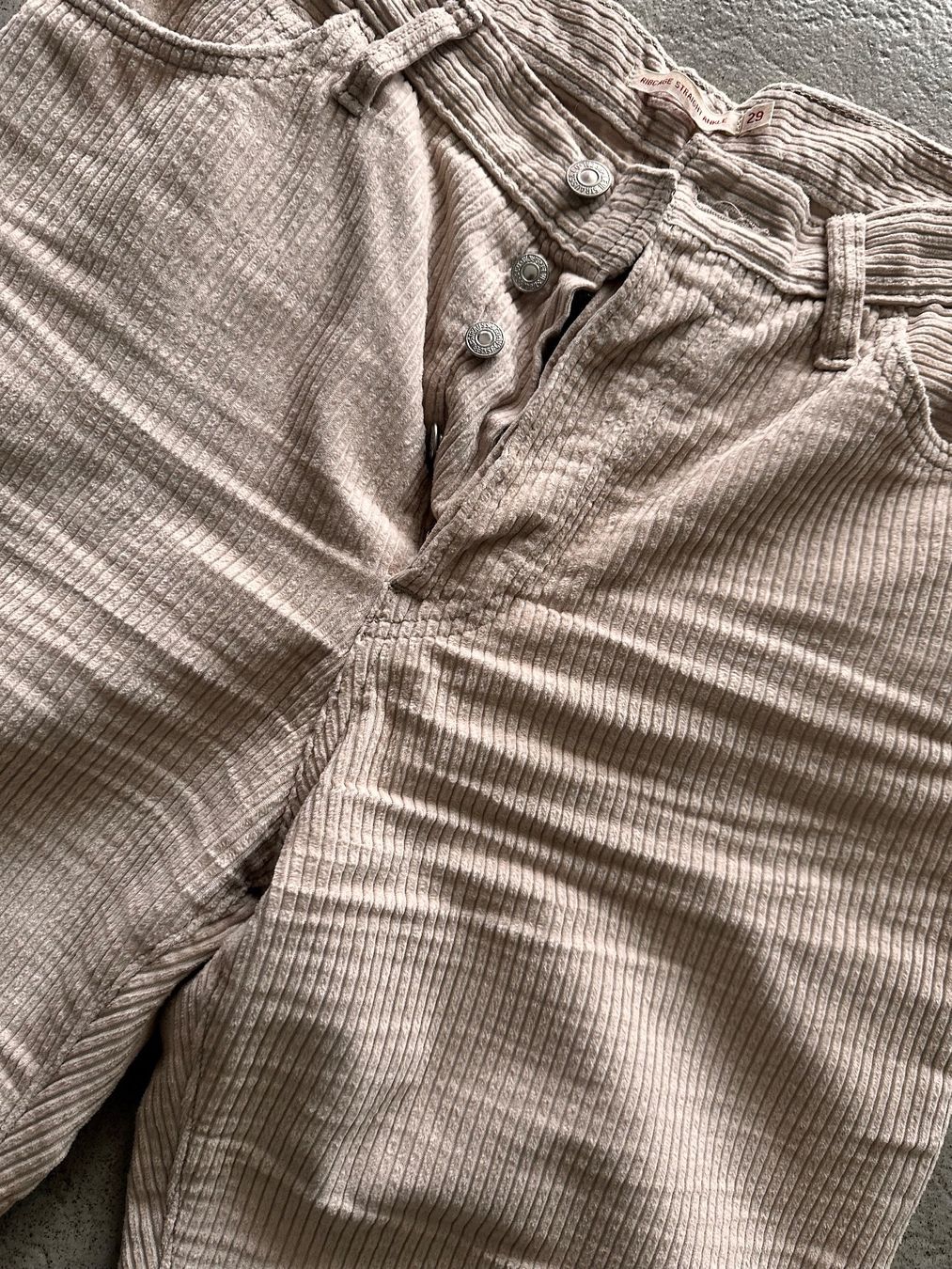 Levi's Pantaloni: Levis Cordhose Gr 29 – Usato da Sierre venduto da Tracy83 1