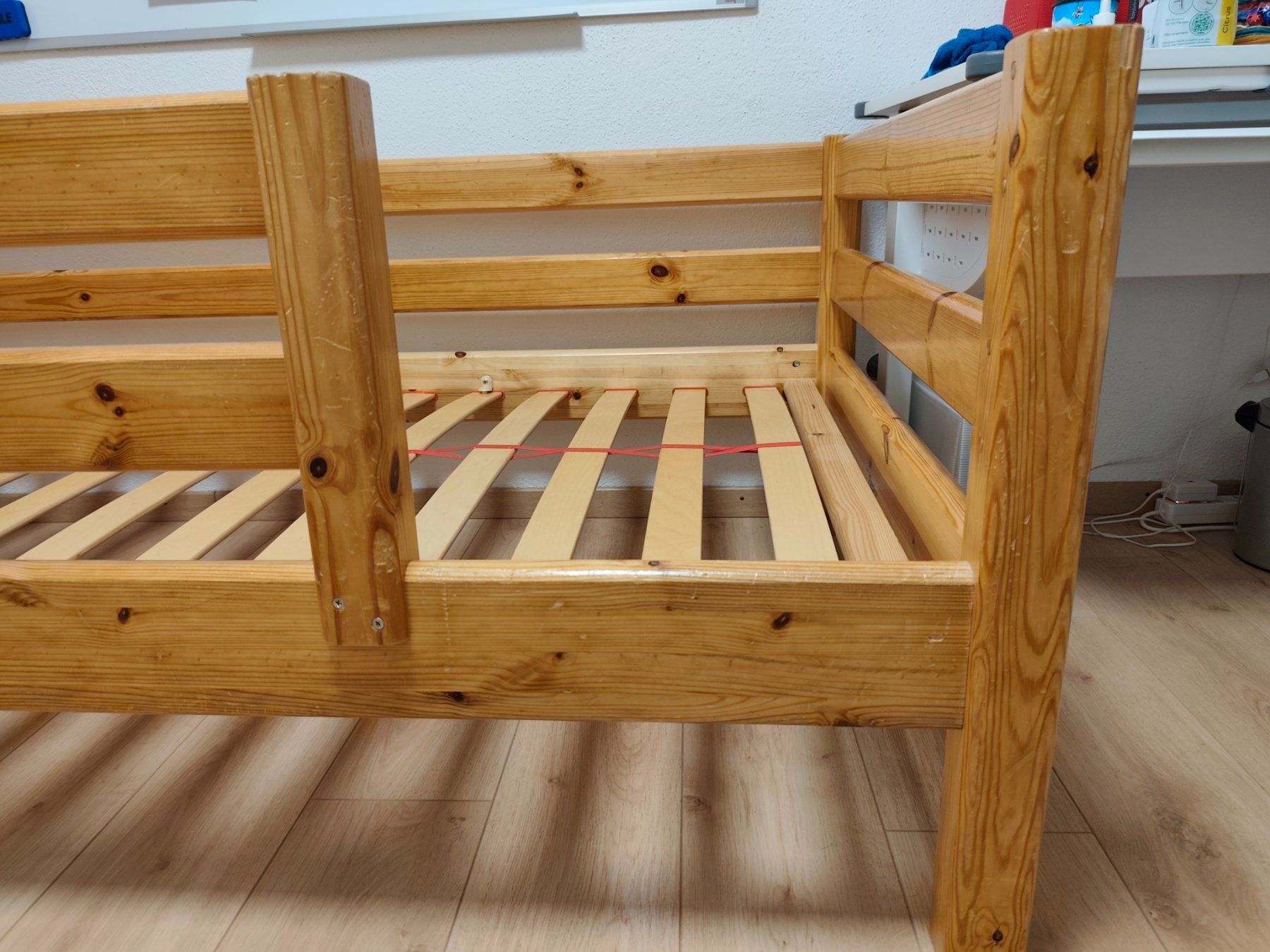 Flexa Lits: Flexa Kinderbett mit Fallschutz – D'occasion à Reitnau par rango8 5