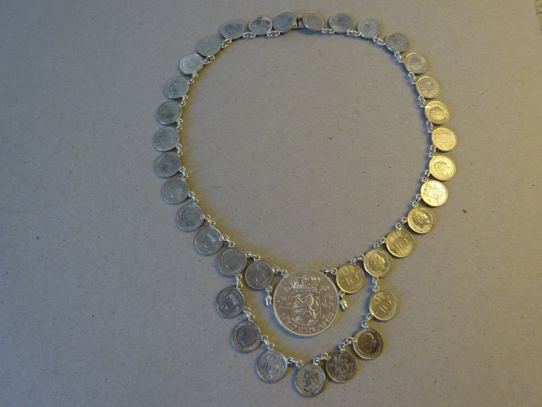Catenine: Collier Münzen Kette -  Niederlande – Usato da Esslingen venduto da eintagammeer 2