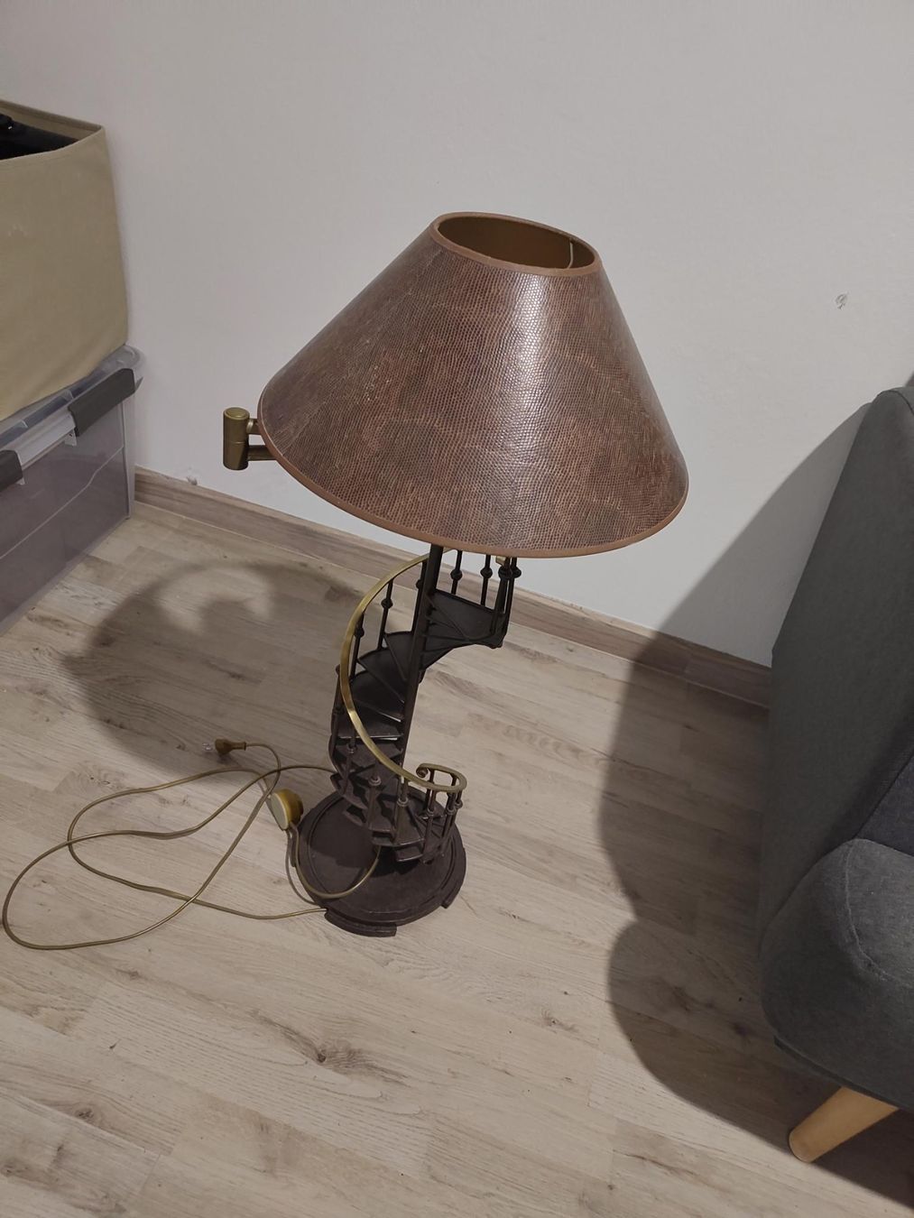 Lampen: Table lamp with spiral staircase base – Gebraucht aus Capolago von Bomberz 1