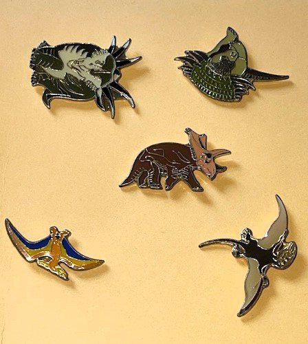 Placchette & Badge: 5er Set Anstecker Dinosaurier neu – Nuovo (secondo la descrizione) da Lutzenberg venduto da Truhe