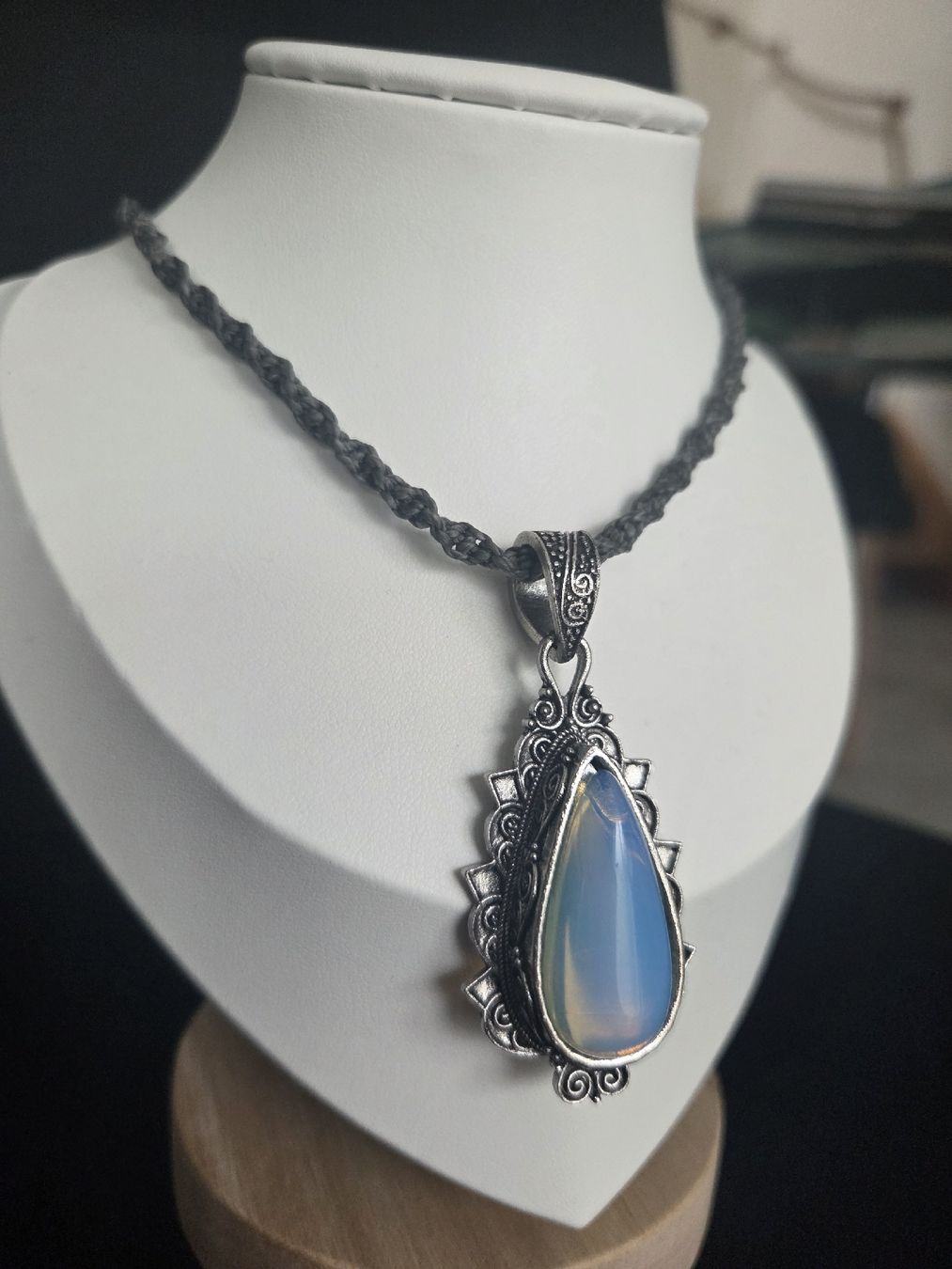 Catenine: Einzigartige Mondstein Halskette, Handmade – Nuovo e nell'imballaggio originale da Bönigen venduto da cc9ice 1